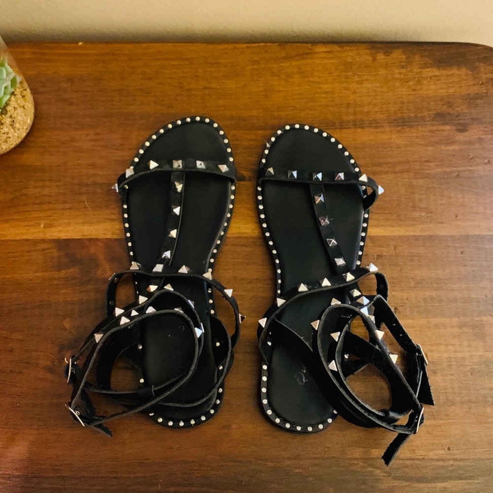 Qupid Black sandals with silver studs